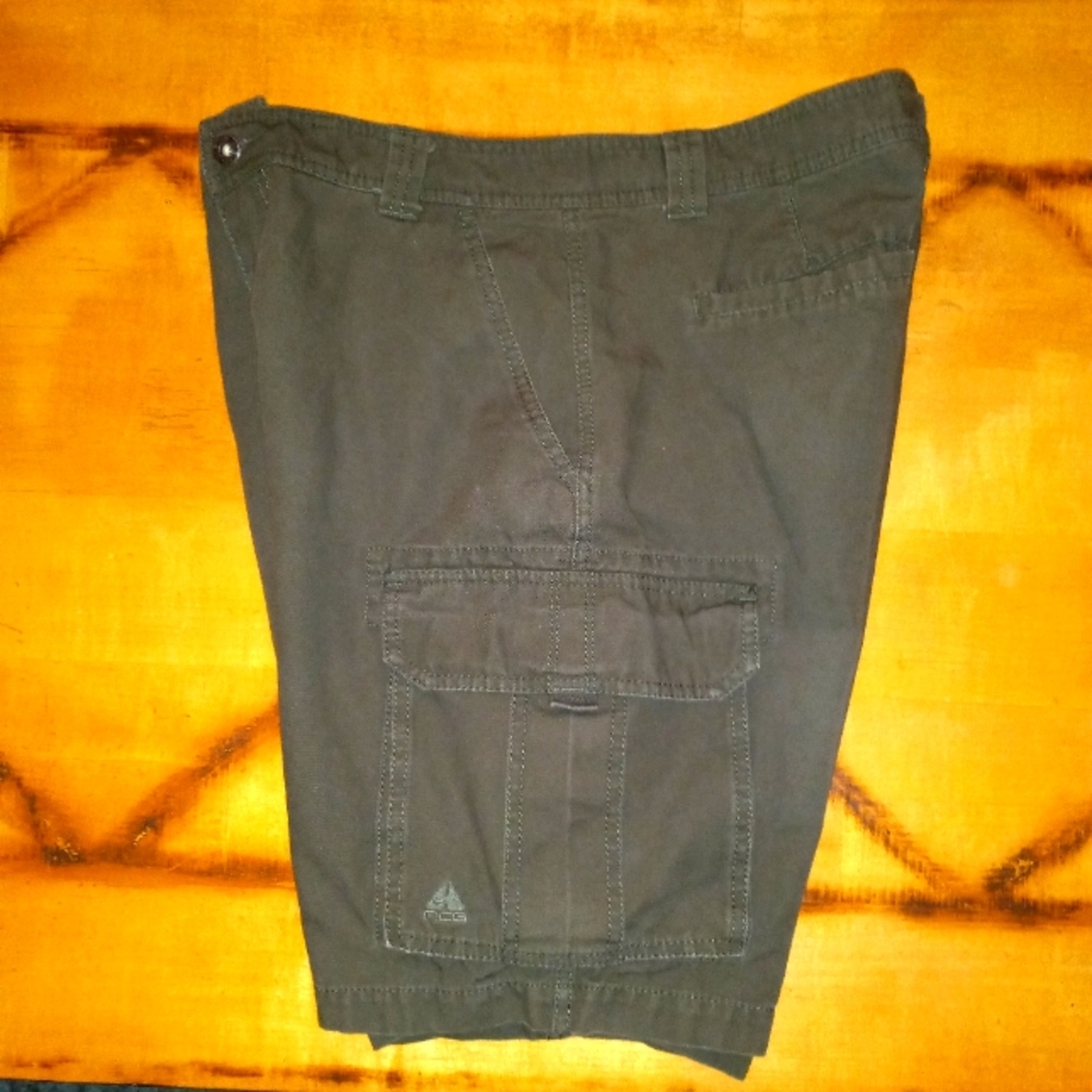 Nike ACG hiking cargo shorts men's size 32